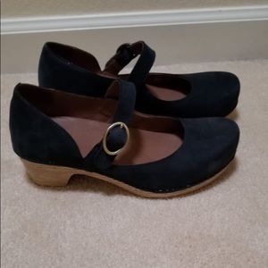 Dansko 37 Suede Mary Janes